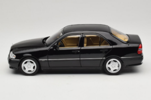 Mercedes C36 AMG W202 Obsidian Black Metallic Norev 1:18 183381 Fém – 4. kép a 8-ből