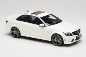 Mercedes C63 AMG W204 Diamond White GT Spirit 1:18 GT928 Gyanta – 4. kép a 6-ből