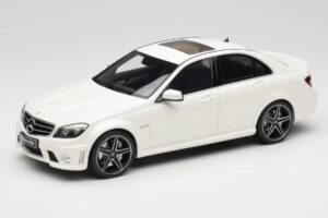 Mercedes C63 AMG W204 Diamond White GT Spirit 1:18 GT928 Gyanta