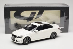 Mercedes C63 AMG W204 Diamond White GT Spirit 1:18 GT928 Gyanta – 6. kép a 6-ből