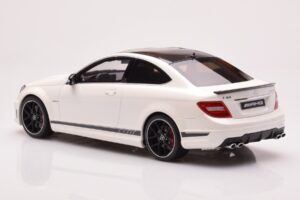 Mercedes AMG C63 W204 Edition 507 Fehér GT Spirit 1:18 GT899 Gyanta – 5. kép a 6-ből