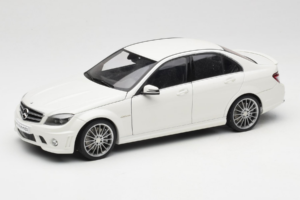 Mercedes AMG C63 W204 Fehér AUTOart 1:18 72674-R1 Fém