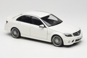 Mercedes AMG C63 W204 Fehér AUTOart 1:18 72674-R1 Fém – 6. kép a 8-ből