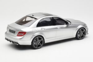 Mercedes C63 AMG W204 Ezüst GT Spirit 1:18 GT462 Gyanta – 2. kép a 6-ből