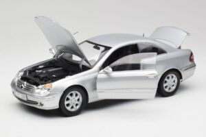 Mercedes CLK 500 C209 Ezüst Kyosho 1:18 B66962144 Fém – 2. kép a 8-ből