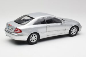 Mercedes CLK 500 C209 Ezüst Kyosho 1:18 B66962144 Fém – 3. kép a 8-ből