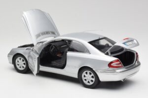 Mercedes CLK 500 C209 Ezüst Kyosho 1:18 B66962144 Fém – 5. kép a 8-ből