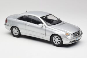 Mercedes CLK 500 C209 Ezüst Kyosho 1:18 B66962144 Fém – 6. kép a 8-ből