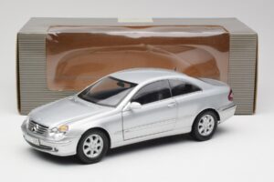 Mercedes CLK 500 C209 Ezüst Kyosho 1:18 B66962144 Fém – 8. kép a 8-ből