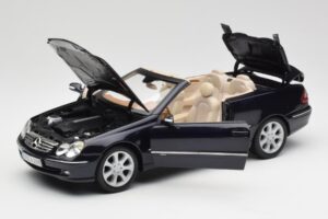 Mercedes CLK 500 W209 Kabrió Sötétkék Metál Kyosho 1:18 B66962174 Fém – 2. kép a 9-ből