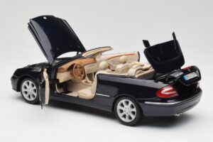 Mercedes CLK 500 W209 Kabrió Sötétkék Metál Kyosho 1:18 B66962174 Fém – 6. kép a 9-ből