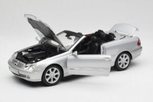 Mercedes CLK 500 Kabrió Elegance A209 Ezüst Kyosho 1:18 B66962172 Fém – 2. kép a 8-ből
