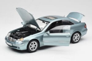 Mercedes CLK 500 W209 Világoskék Metál Kyosho 1:18 B66962192 Fém – 2. kép a 8-ből