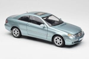 Mercedes CLK 500 W209 Világoskék Metál Kyosho 1:18 B66962192 Fém – 6. kép a 8-ből