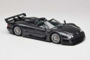 Mercedes AMG CLK GTR Roadster Szürke GT Spirit 1:18 GT960 Gyanta – 4. kép a 6-ből