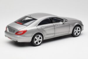 Mercedes CLS C218 Designo Alubeam Titanium Norev 1:18 B66961298 Fém – 3. kép a 8-ből