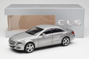 Mercedes CLS C218 Designo Alubeam Titanium Norev 1:18 B66961298 Fém – 8. kép a 8-ből