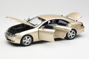 Mercedes CLS C219 Világos Bézs Arany Kyosho 1:18 08401LBE Fém – 2. kép a 8-ből