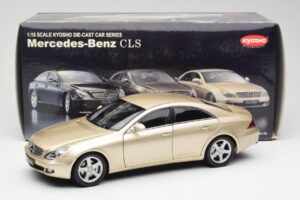 Mercedes CLS C219 Világos Bézs Arany Kyosho 1:18 08401LBE Fém – 8. kép a 8-ből