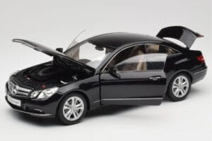 Mercedes E-Class Coupe C207 Obsidian Black Metallic Norev 1:18 B66962418 Fém – 2. kép a 8-ből