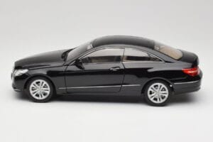 Mercedes E-Class Coupe C207 Obsidian Black Metallic Norev 1:18 B66962418 Fém – 4. kép a 8-ből
