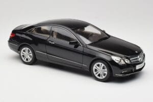Mercedes E-Class Coupe C207 Obsidian Black Metallic Norev 1:18 B66962418 Fém – 6. kép a 8-ből