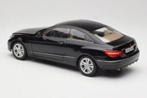 Mercedes E-Class Coupe C207 Obsidian Black Metallic Norev 1:18 B66962418 Fém – 7. kép a 8-ből