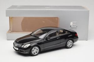 Mercedes E-Class Coupe C207 Obsidian Black Metallic Norev 1:18 B66962418 Fém – 8. kép a 8-ből