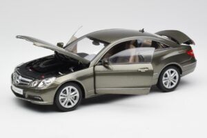 Mercedes E-Class Coupe C207 Titanite Szürke Metál Minichamps 1:18 B66962419 Fém – 2. kép a 8-ből
