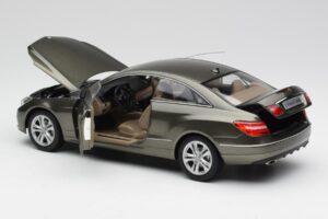Mercedes E-Class Coupe C207 Titanite Szürke Metál Minichamps 1:18 B66962419 Fém – 5. kép a 8-ből
