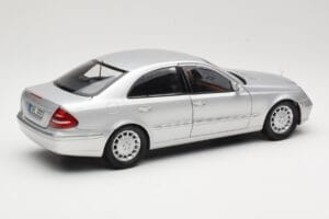 Mercedes E-Class W211 Ezüst Kyosho 1:18 B66962146 Fém – 3. kép a 8-ből