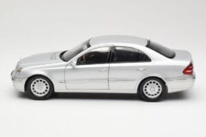 Mercedes E-Class W211 Ezüst Kyosho 1:18 B66962146 Fém – 4. kép a 8-ből
