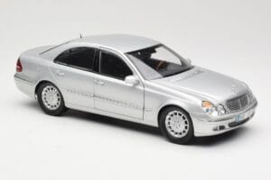 Mercedes E-Class W211 Ezüst Kyosho 1:18 B66962146 Fém – 6. kép a 8-ből