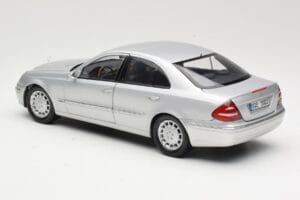 Mercedes E-Class W211 Ezüst Kyosho 1:18 B66962146 Fém – 7. kép a 8-ből