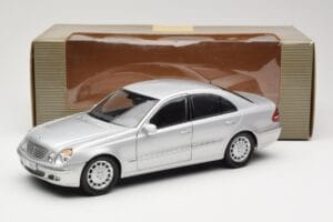 Mercedes E-Class W211 Ezüst Kyosho 1:18 B66962146 Fém – 8. kép a 8-ből