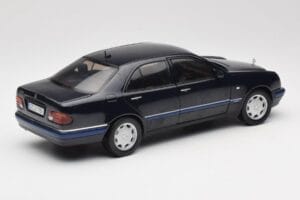 Mercedes E-Class W210 E320 Fekete Sun Star 1:18 1151 Fém – 3. kép a 8-ből