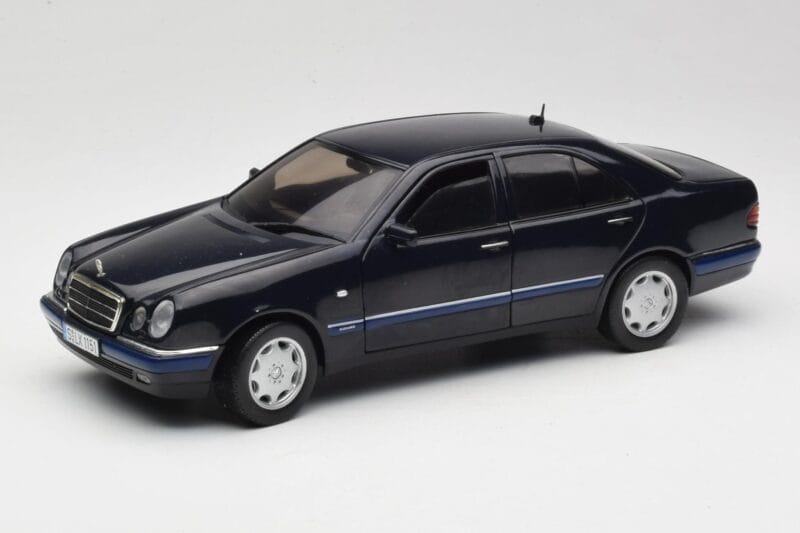 Mercedes E-Class W210 E320 Fekete Sun Star 1:18 1151 Fém