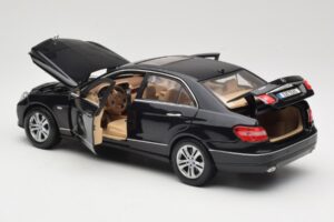 Mercedes E-Class W211 Fekete Maisto 1:18 31172 Fém – 5. kép a 8-ből