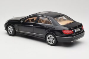 Mercedes E-Class W211 Fekete Maisto 1:18 31172 Fém – 7. kép a 8-ből