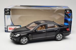 Mercedes E-Class W211 Fekete Maisto 1:18 31172 Fém – 8. kép a 8-ből