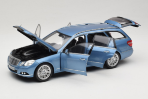 Mercedes E-Class W212 Estate Indigolith Metallic Blue Minichamps 1:18 B66962449 Fém – 2. kép a 8-ből