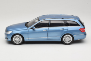Mercedes E-Class W212 Estate Indigolith Metallic Blue Minichamps 1:18 B66962449 Fém – 4. kép a 8-ből
