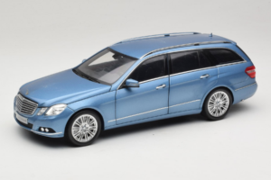 Mercedes E-Class W212 Estate Indigolith Metallic Blue Minichamps 1:18 B66962449 Fém
