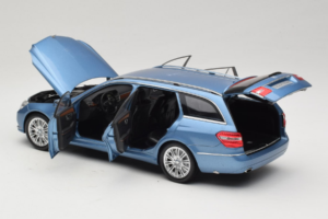 Mercedes E-Class W212 Estate Indigolith Metallic Blue Minichamps 1:18 B66962449 Fém – 5. kép a 8-ből