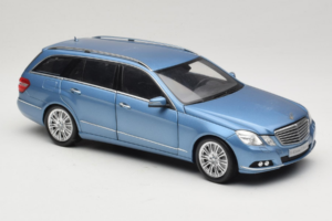 Mercedes E-Class W212 Estate Indigolith Metallic Blue Minichamps 1:18 B66962449 Fém – 6. kép a 8-ből
