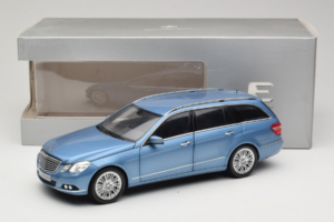 Mercedes E-Class W212 Estate Indigolith Metallic Blue Minichamps 1:18 B66962449 Fém – 8. kép a 8-ből