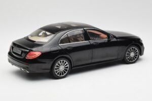 Mercedes E-Class W213 Obsidian Fekete iScale 1:18 B66960380 Fém – 3. kép a 8-ből