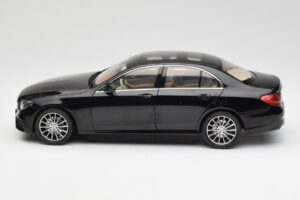 Mercedes E-Class W213 Obsidian Fekete iScale 1:18 B66960380 Fém – 4. kép a 8-ből