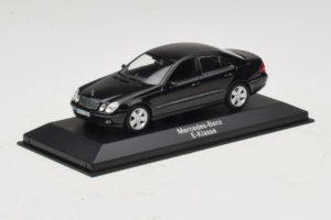 Mercedes E-Class W211 Fekete Minichamps 1:43 B66961950 Fém – 2. kép a 4-ből