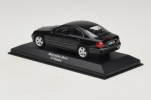 Mercedes E-Class W211 Fekete Minichamps 1:43 B66961950 Fém – 3. kép a 4-ből